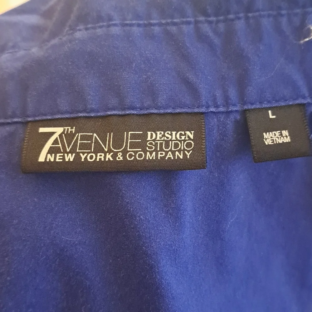 3PC BUNDLE WITH JEANS AND 2 BLOUSES - Picture 11 of 11